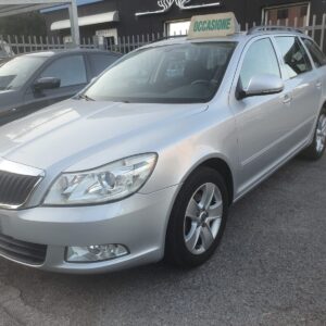 Skoda Octavia SW 1.6 TDI cambio DSG-VENDUTA
