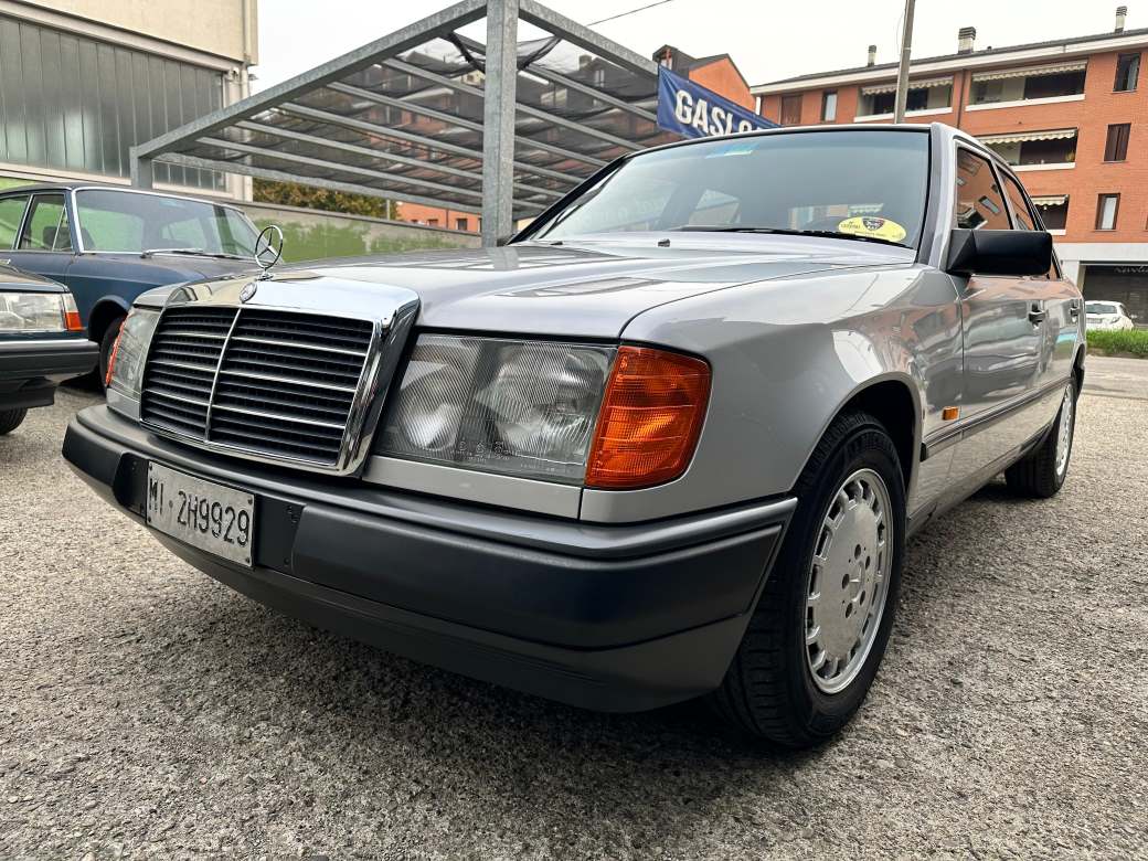 MERCEDES 300E-VENDUTA